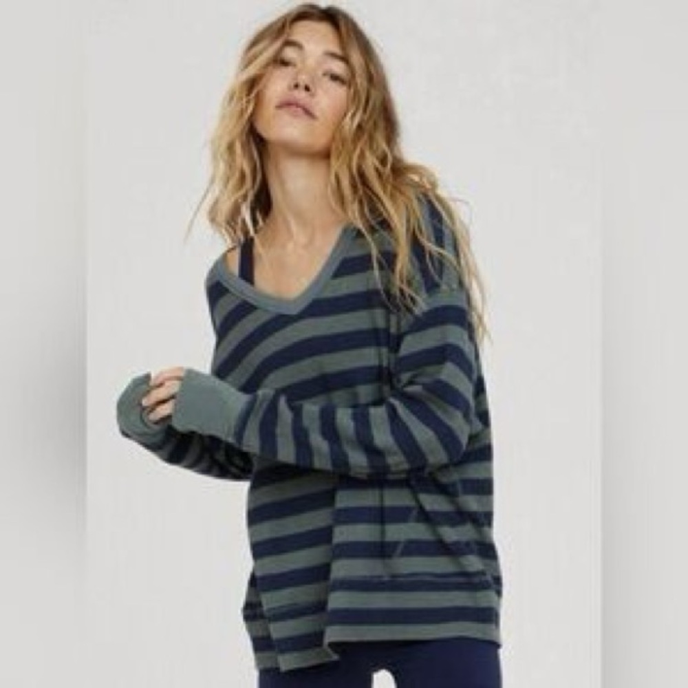 Aerie Women's V-Neck Sweater - Navy and Gray Stripes